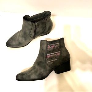 MAURICES Gray Booties NWOT SIZE 11 excellent cond
